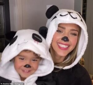 Rayakan Halloween Dengan Keluarga, Jessica Alba Unggah Video Lucu Di Instagramnya 5 35126022 8903853 Image M 3 1604279563744