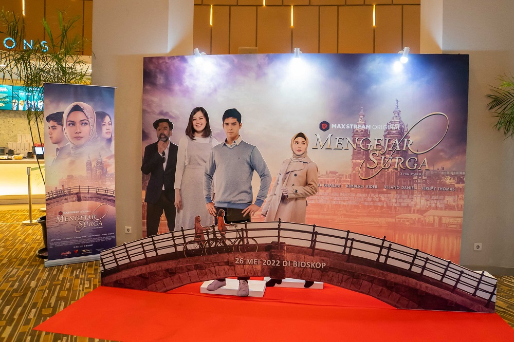 Film Maxstream Mengejar Surga Bakal Bikin Mewek Satu Bioskop 4 Mengejar Surga