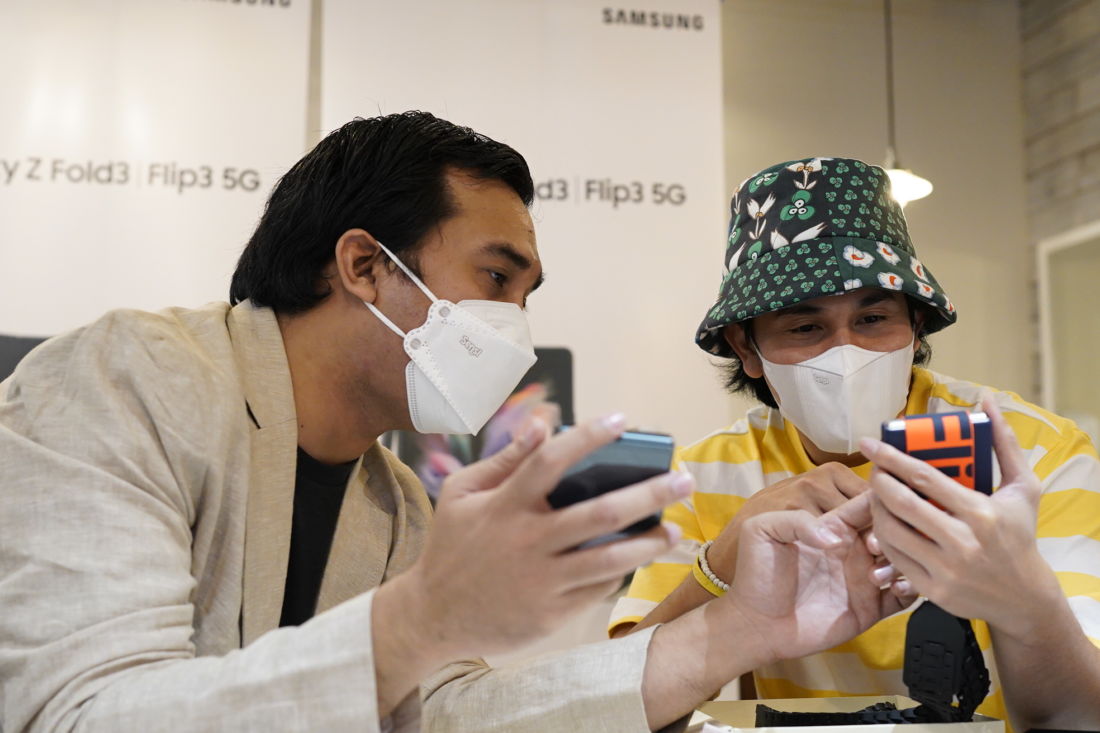 Tak Ingin Tertinggal Tren, Vino G. Bastian Beli Samsung Galaxy Z Flip 3 6 Samsung Galaxy Z Flip 3