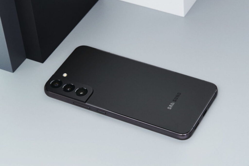 Rekomendasi Smartphone Yang Cocok Untuk Cewek Mamba 7 Galaxy S22 Phantom Black