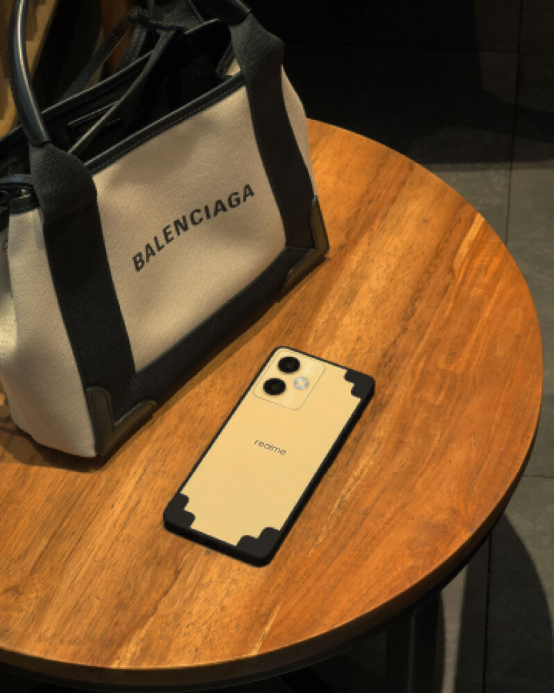 Mewah! Realme Kolaborasi Dengan Balenciaga? 4 Realme Balenciaga