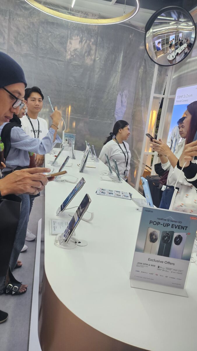 Deposit Disko Ajak Pengunjung Sarinah Karaoke Di Realme Pop Up Store 4 Realme Pop Up Store