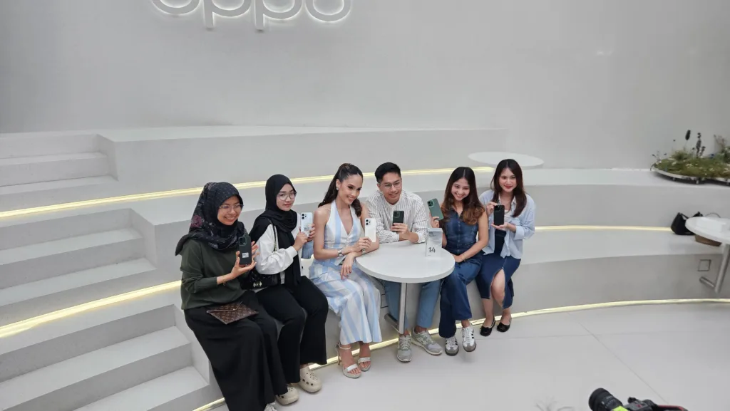 First Sale Reno 14 Series, Cinta Laura Take Over Oppo Gallery 4 OPPO Reno 14 Series