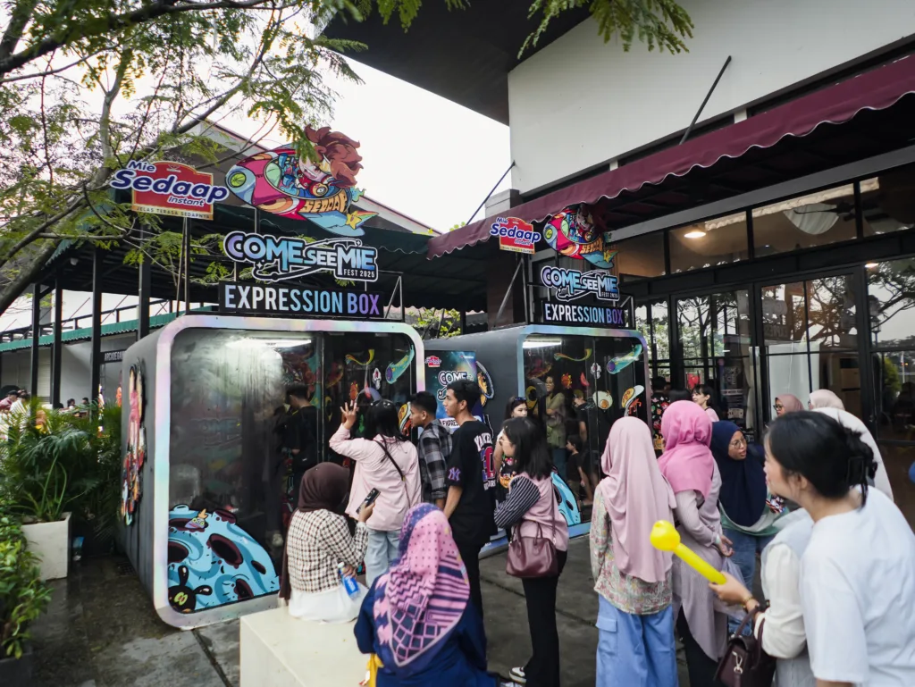 Come See Mie Fest 2025 Catat 83.500 Pengunjung Di Bandung 5 Para Pengunjung Mencoba Experience Expression Box