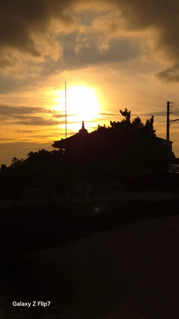 Menangkap Sunset Pakai Galaxy Z Flip 7 Di Aewol Cafe Street 10 Galaxy Z Flip 7