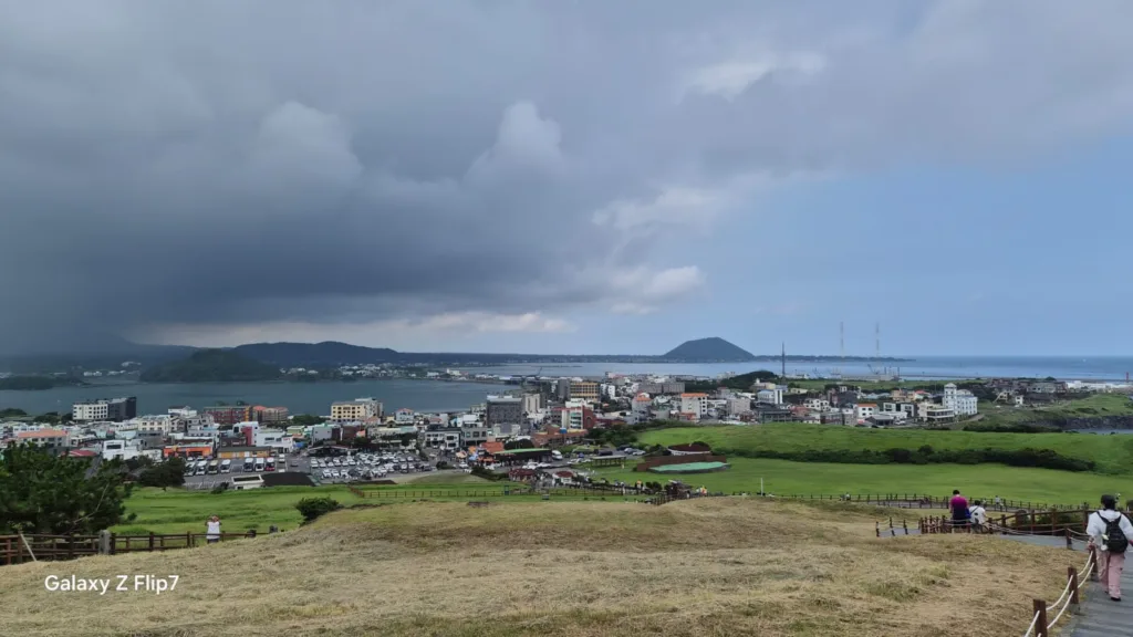 Tech Meets Travel: Galaxy Z Flip 7 Dan Google Gemini Jadi Partner Liburan Seru Di Pulau Jeju 7 Galaxy Z Flip 7
