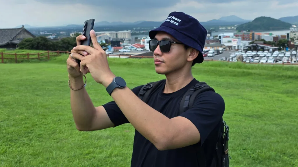 Konten Kreator Dimas Ramadhan Bagikan Trik Konten Viral Pakai Gemini Di Galaxy Z Fold 7 4 Galaxy Z Fold 7