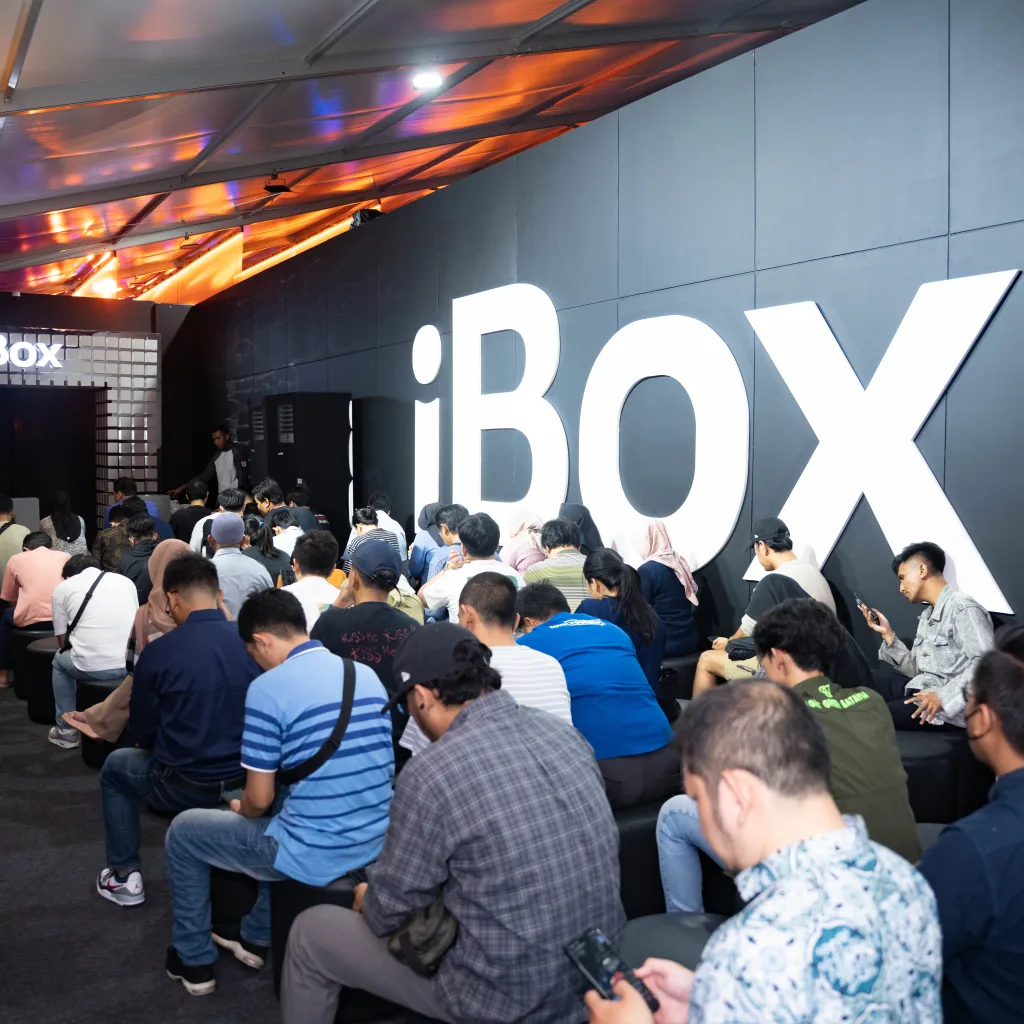 Antusiasme Pecah Di Ibox Senayan City: Malam Spektakuler Peluncuran Iphone 17 Series 4 Antrean Pelanggan Untuk Melakukan Pick Up Iphone 17 Di Senayan City