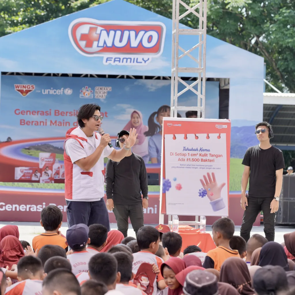 Wings For Unicef Dan Nuvo Family Perbaiki Sanitasi Sekolah, Sentuh Lebih Dari 2.000 Siswa 4 Sulawesi Selatan Dion Wiyoko Brand Ambassador Nuvo Family Memberikan Edukasi Langkah Cuci Tangan Pakai Sabun