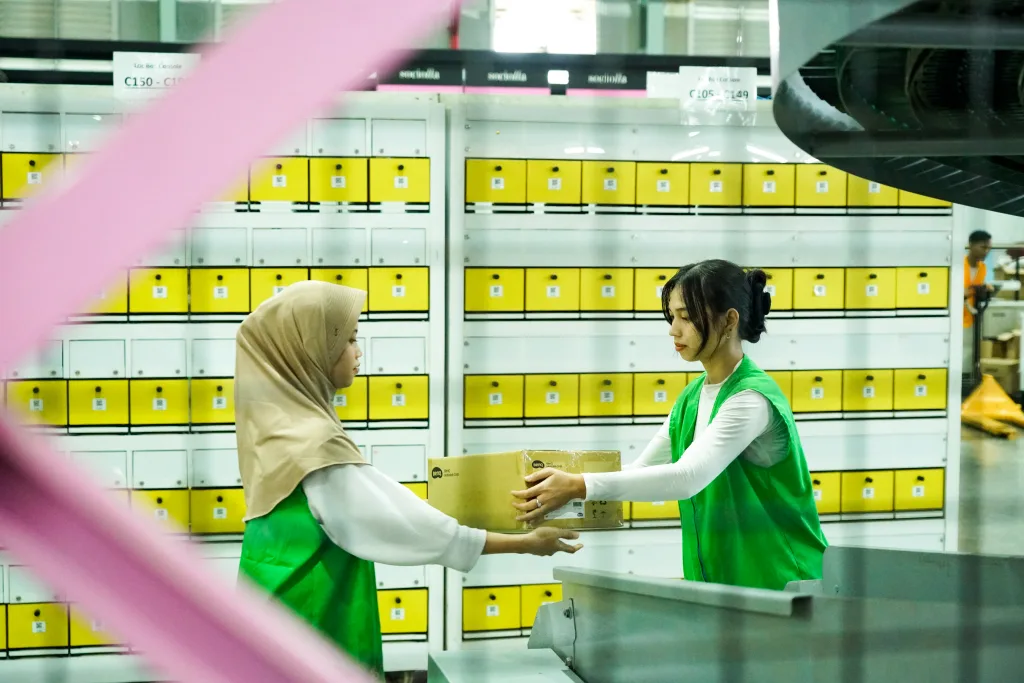 Social Bella: Ketika Visi Teknologi Bertemu Dengan Pasarnya 7 Social Bella Warehouse 1