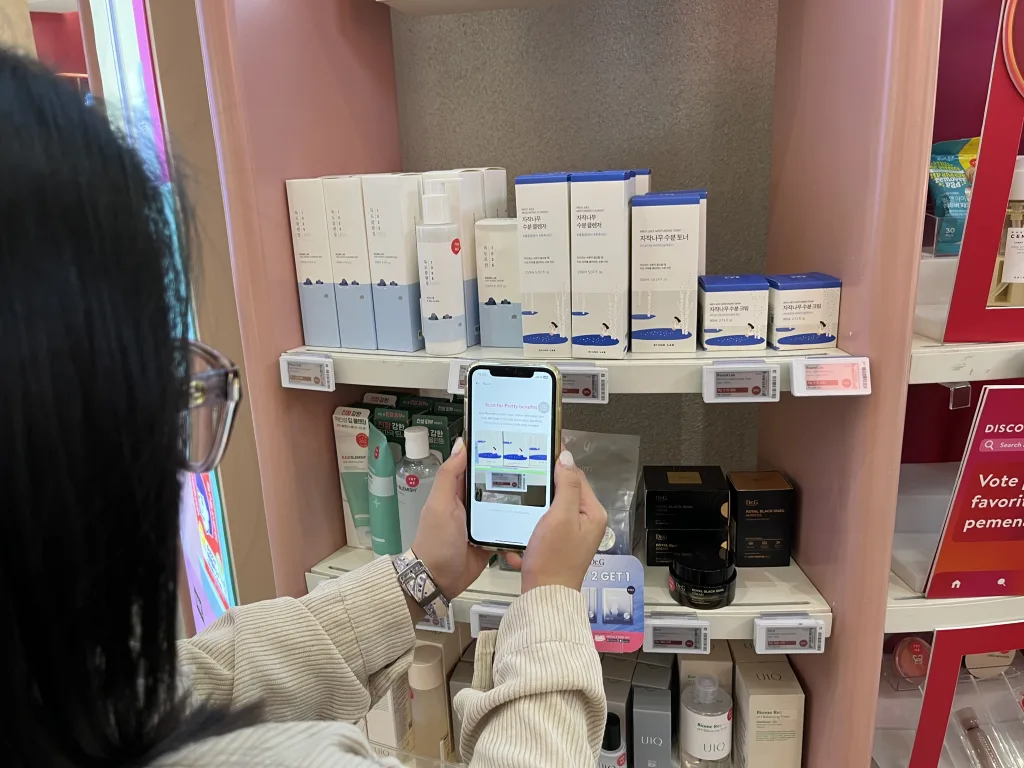 Social Bella: Ketika Visi Teknologi Bertemu Dengan Pasarnya 5 Sociolla Store Scan Barcode