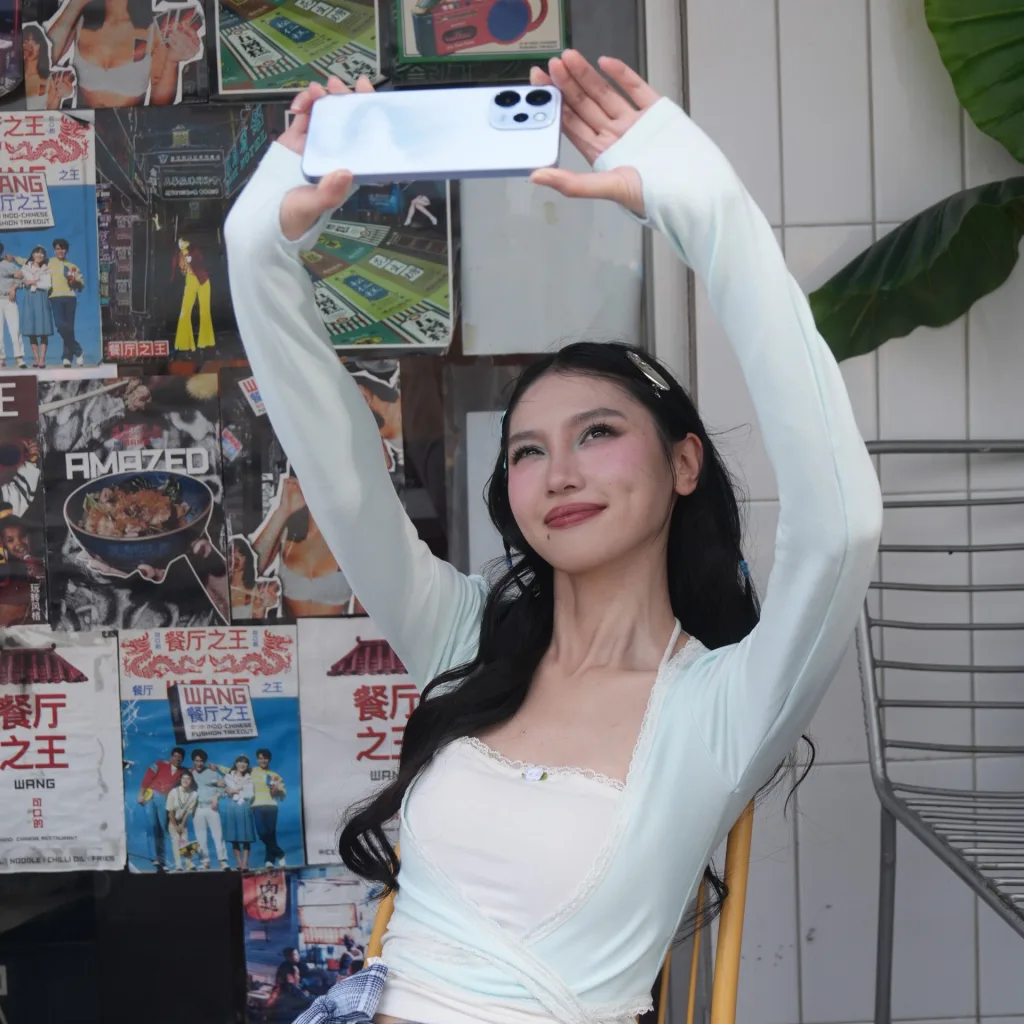 Oppo Reno15 Series Jadi 'Fashion Statement' Sekaligus Andalan Produktivitas 5 4. Oppo Reno15 Series Jadi Partner Hangout Anak Muda