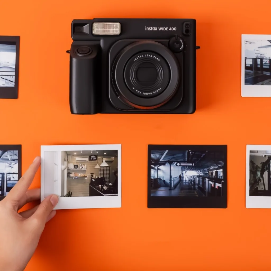 Gen Z Makin Cinta Foto Fisik, Instax Wide 400 Rilis Varian Jet Black Yang Estetik 4 1000155723