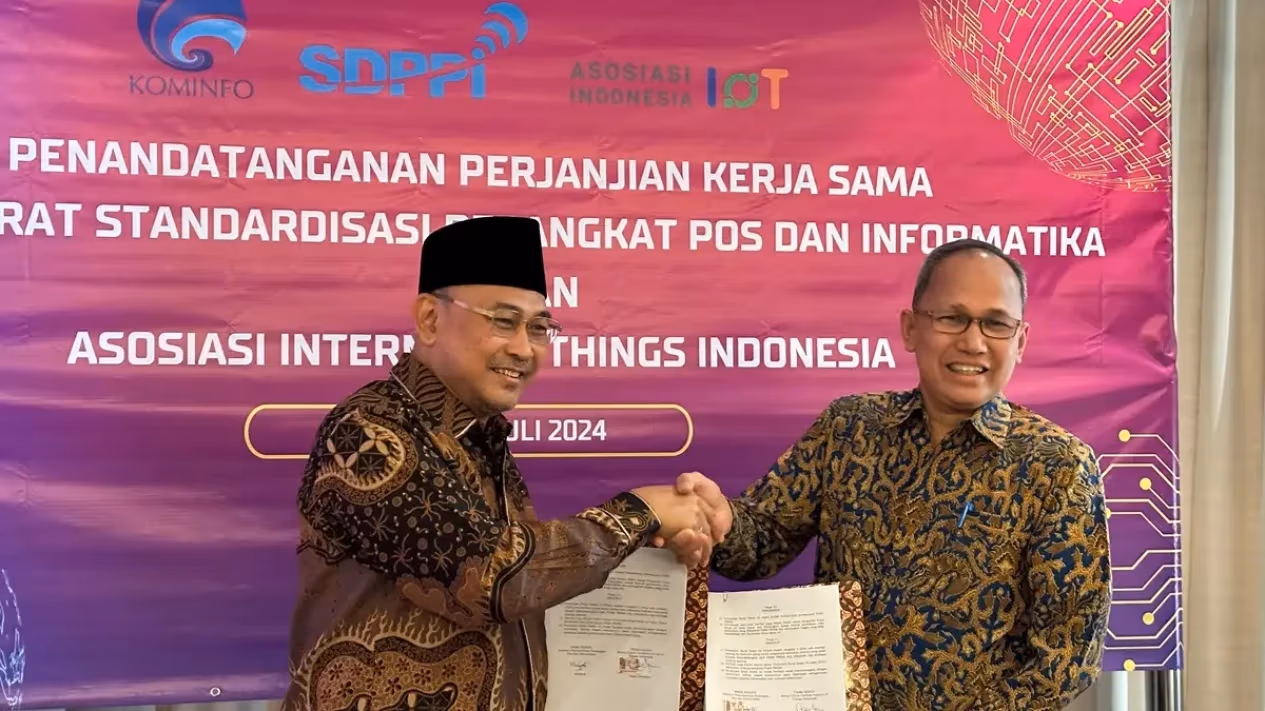 Mr5Bga Ketua Umum Asioti Teguh Prasetya Dan Direktur Sdppi Kominfo Mulyadi