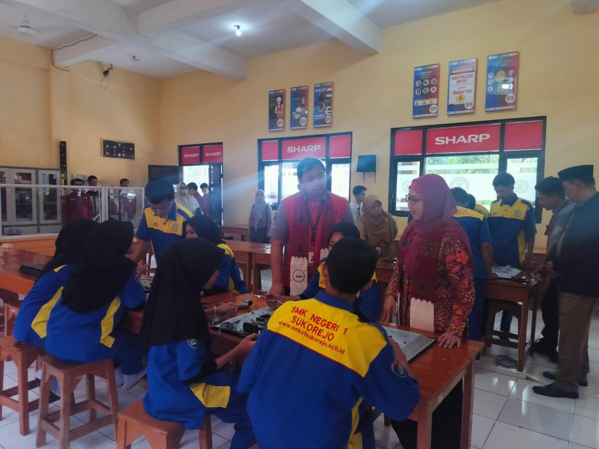 Sharp Indonesia Dukung Pemerintah Tingkatkan Lulusan Smkn Yang Unggul