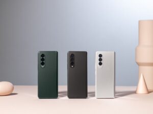 02 02 Q2 Family 01 Galaxyzfold3 5G Family Phantomgreen Phantomblack Phantomsilver H
