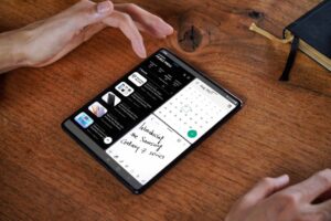 03 10 Lifestyle Galaxyzfold3 5G Phantomblack H