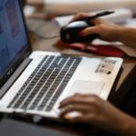 8 Tips Ini Bisa Hindari Pengurasan Baterai Laptop Kamu