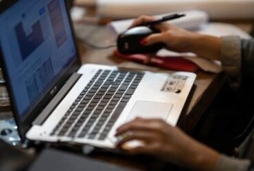 8 Tips Ini Bisa Hindari Pengurasan Baterai Laptop Kamu