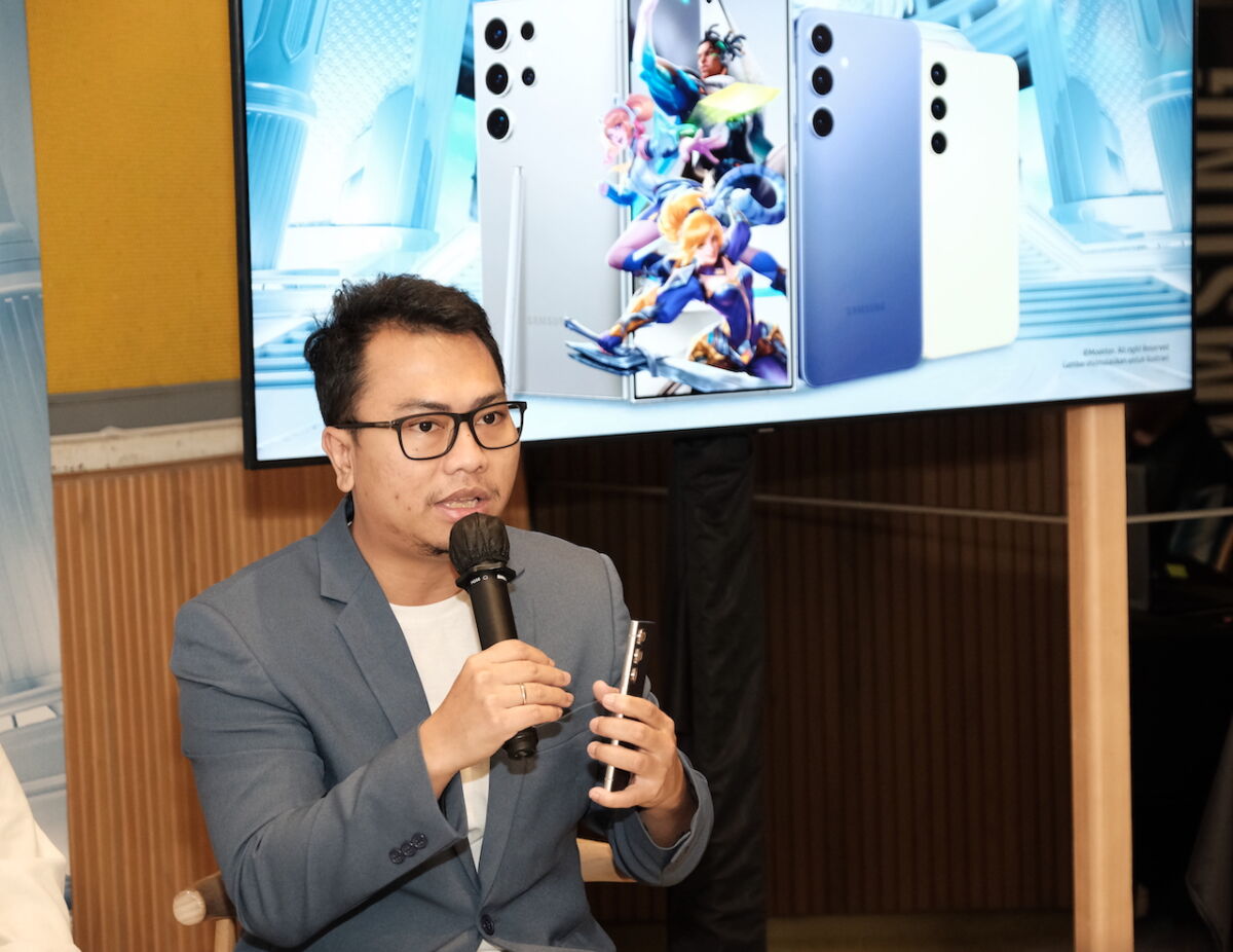 Smartphone Samsung Galaxy S24 Ultra Op Banget Buat Gamers! 4 2 Profesional Caster Dan Esport Analyst Ryan Batistuta Yang Akrab Disapa Kb Saat Berbagi Pengalaman Performanya Di Acara Level Up Your Game With Galaxy S24 Series