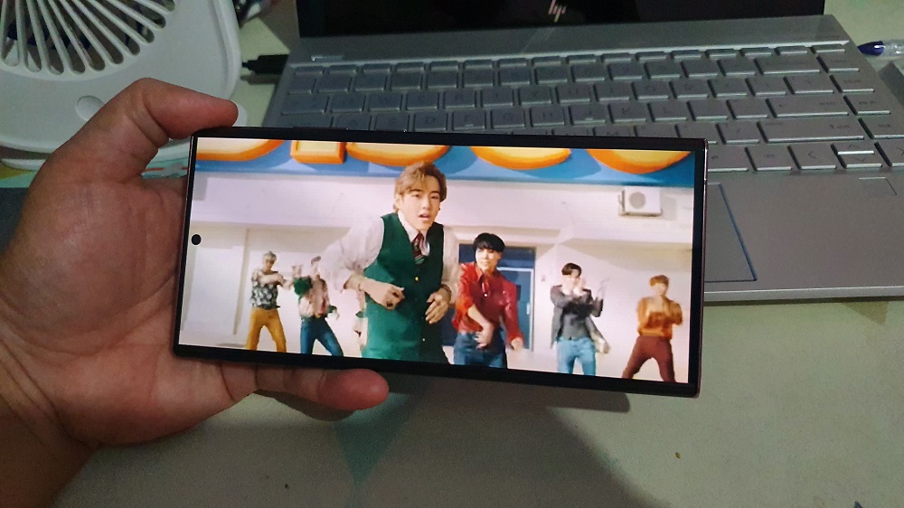Mewah! Nonton Video Ditemani Asisten Virtual Di Samsung Galaxy Note20