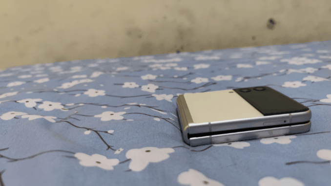 Review Samsung Galaxy Z Flip3: Pengen Punya