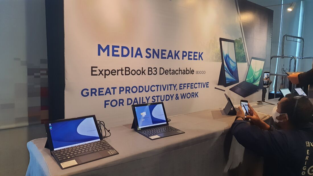 &Quot;Expertbook B3000&Quot;
