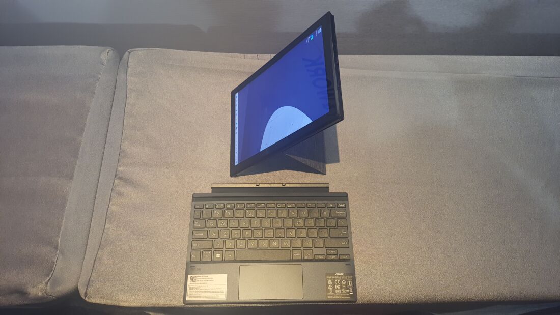 &Quot;Expertbook B3000&Quot;