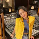 #Ngabuburitbarengtinder: Sheryl Sheinafia Dan Inez Kristanti Bagikan Kisah Mulai Hubungan Melalui Musik