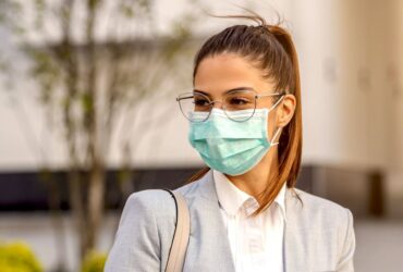 Tips Memakai Masker Yang Benar Biar Kacamata Kamu Nggak Berembun