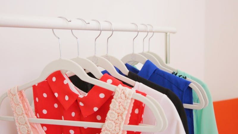Benarkah Covid-19 Bisa Menular Lewat Baju? Ini Jawabannya