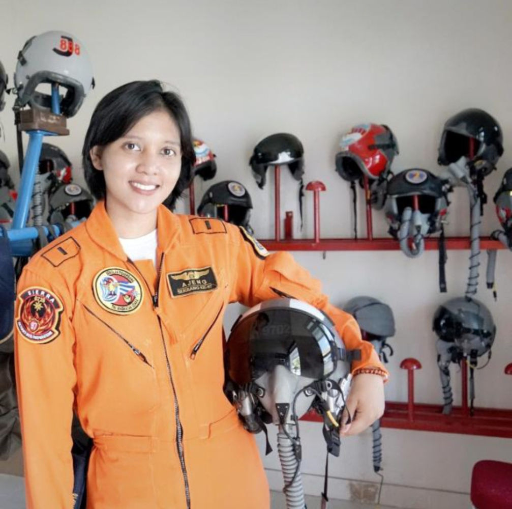 Letda Ajeng Tresna Jadi Pilot Pesawat Tempur Wanita Pertama Indonesia