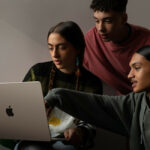 Apple Luncurkan Macbook Air Versi Layar 15 Inci