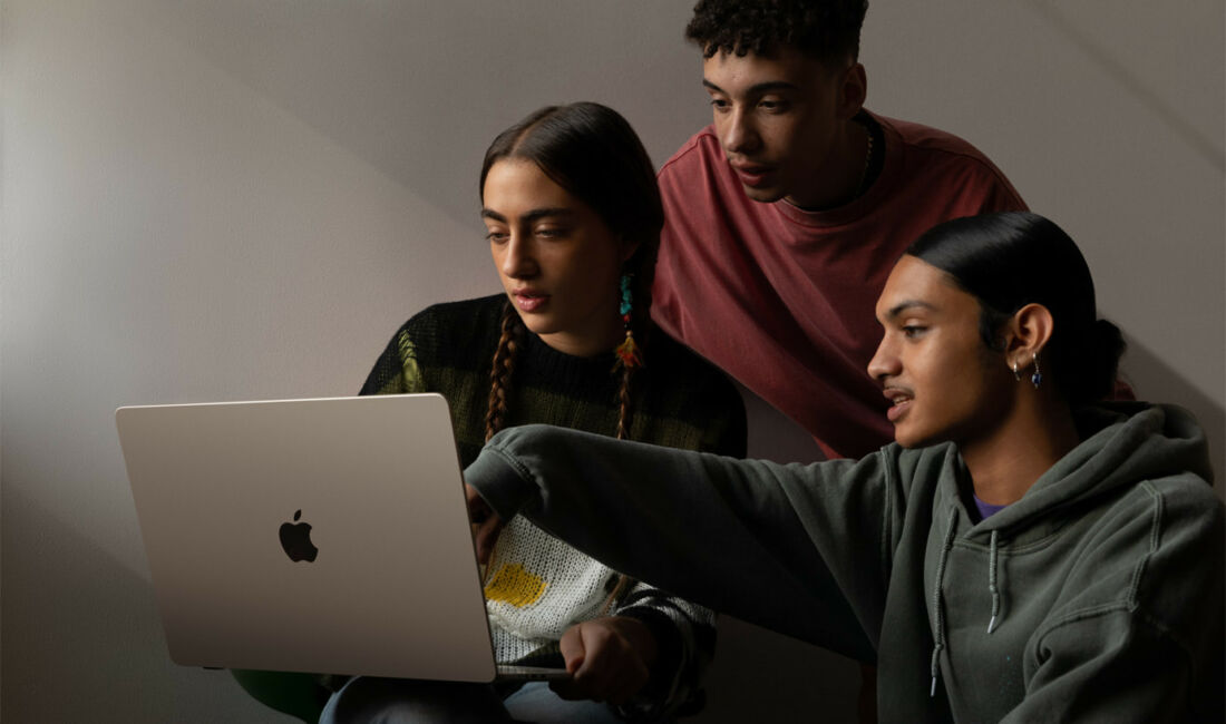 Apple Luncurkan Macbook Air Versi Layar 15 Inci