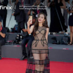 Beby Tsabina Genggam Ponsel Infinix Di Red Carpet Venice International Film Festival 2023