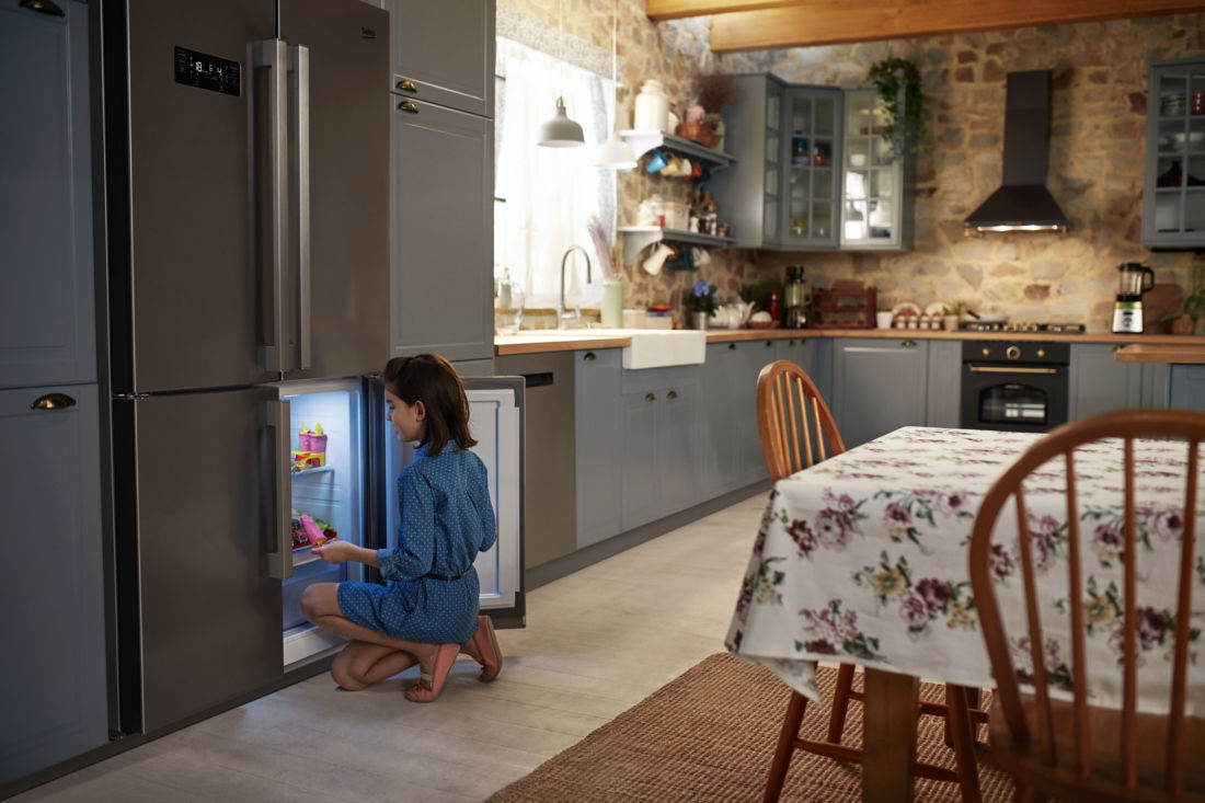 Beko 2018 Cooling Multizone Feature Photo Rustic Kitchen With Cast Landscape Low 1 Master