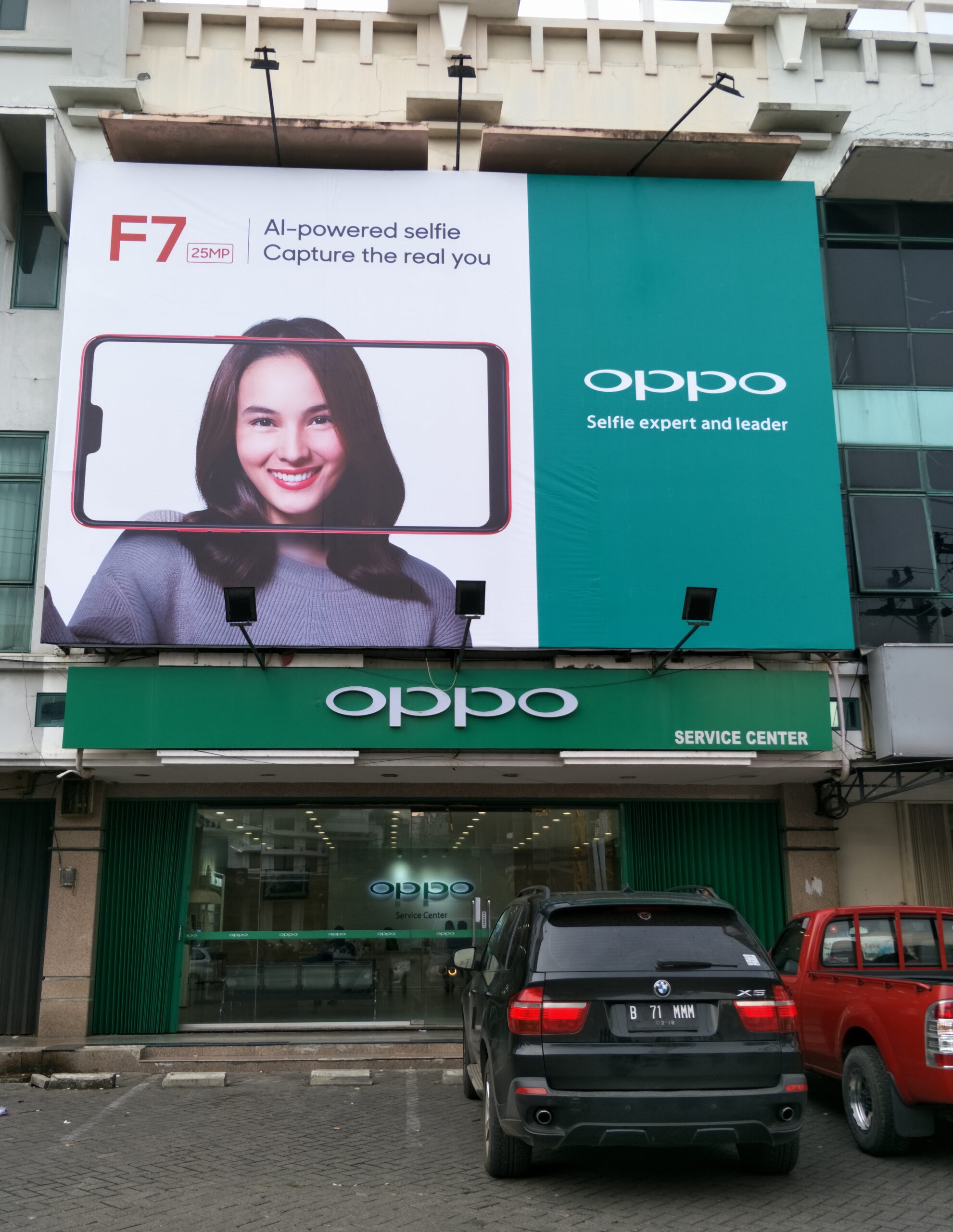 Billboard Oppo F7 Scaled 1