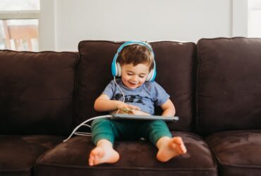 Tips Ampuh Untuk Melindungi Anak Dari Risiko Kehilangan Pendengaran Akibat Penggunaan Headphone