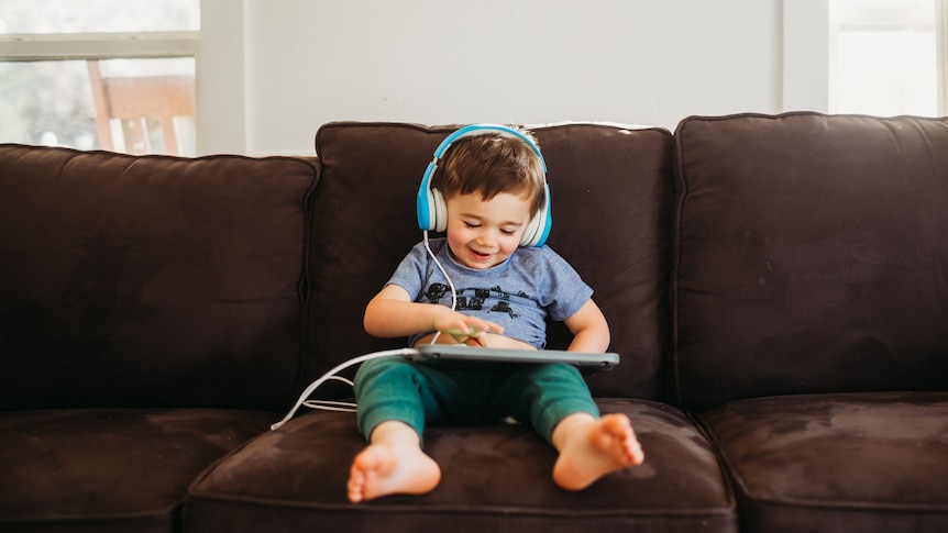Tips Ampuh Untuk Melindungi Anak Dari Risiko Kehilangan Pendengaran Akibat Penggunaan Headphone