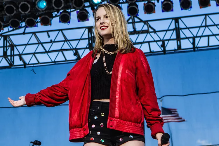 Bridgit Mendler 