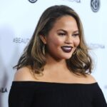 Baiknya Warganet Kembalikan Nintendo Switch Chrissy Teigen