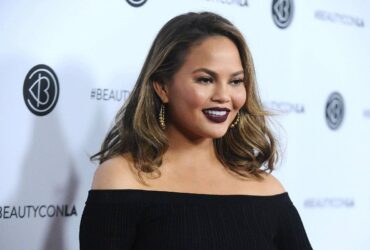 Baiknya Warganet Kembalikan Nintendo Switch Chrissy Teigen