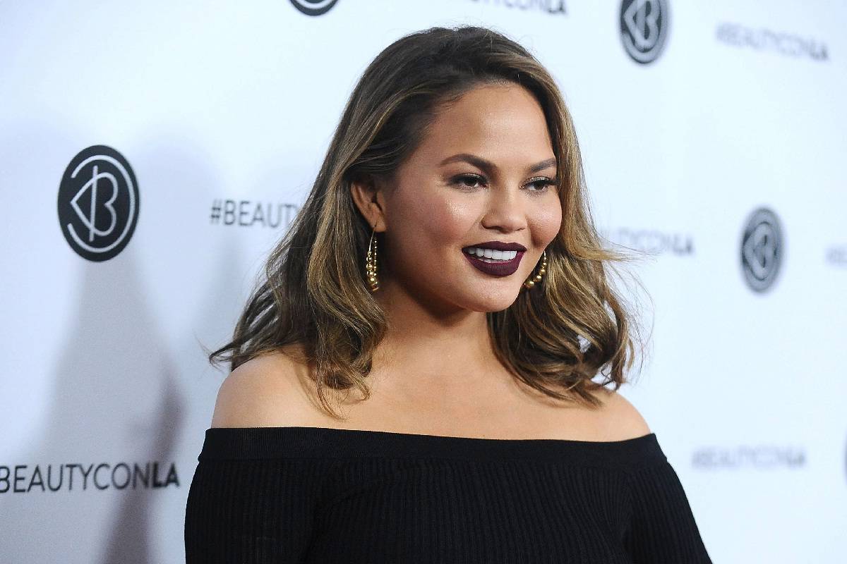 Baiknya Warganet Kembalikan Nintendo Switch Chrissy Teigen