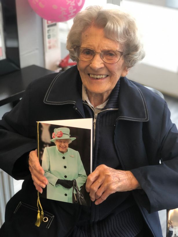 Connie Titchen Sembuh Dari Covid-19 Di Usia 106 Tahun