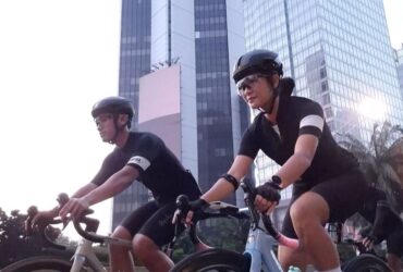 Momen Couple Riding Ala Dian Sastro Saat Sunrise Pakai Galaxy S21 Ultra 5G