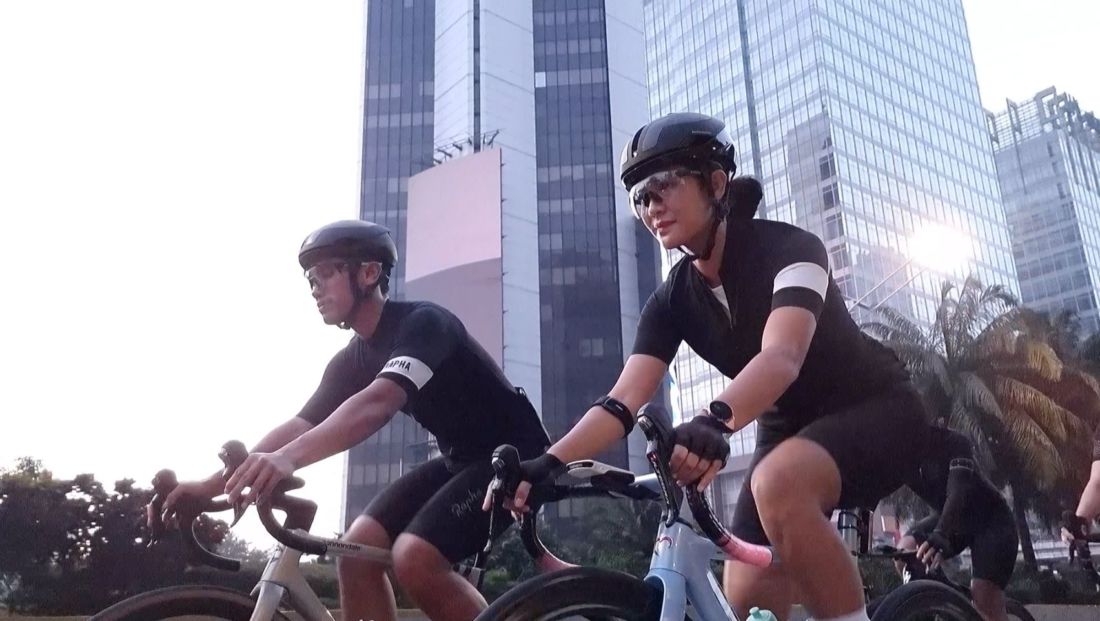 Momen Couple Riding Ala Dian Sastro Saat Sunrise Pakai Galaxy S21 Ultra 5G