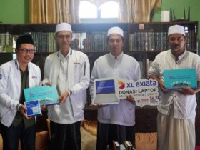 Xl Axiata Salurkan 80 Unit Laptop Ke Puluhan Ponpes Di 7 Provinsi