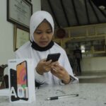 Samsung Bagikan 200 Galaxy A01 Core Kepada Siswa Di Bangka Belitung