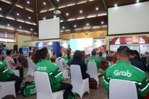 Foto 4 Grab Memberikan Pelatihan Peningkatan Kualitas Pelayanan Dan Keterampilan Bagi Merchant Dan Mitra Pengemudi Di Danau Toba