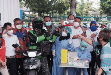 Layanan Vaksinasi Covid-19 Massal Drive Thru Dihadirkan Halodoc Dan Gojek Di Yogyakarta